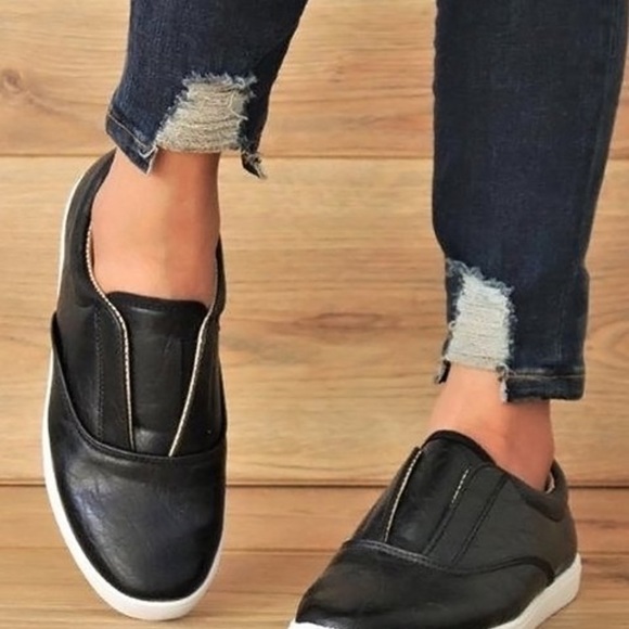 NIB Black Pinster Slip On Sneaker - Picture 2 of 8